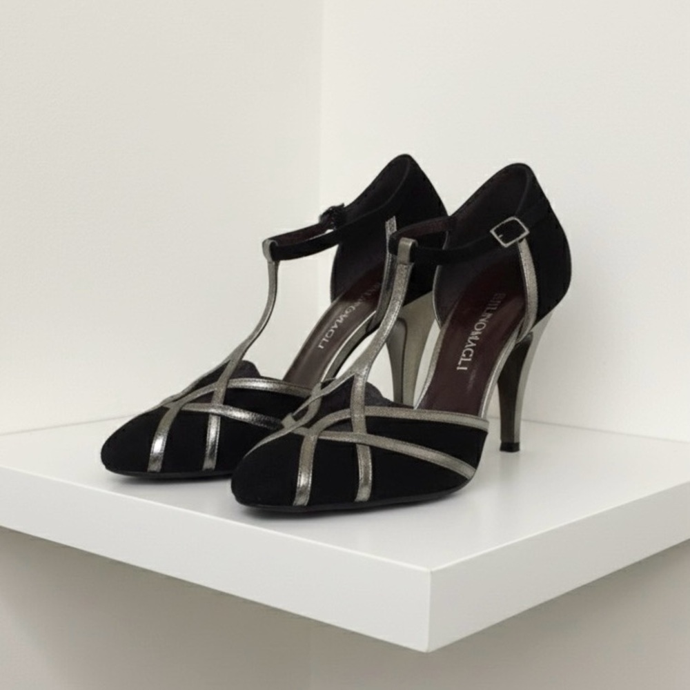 NWOT Bruno magli t strap heels made in Italy